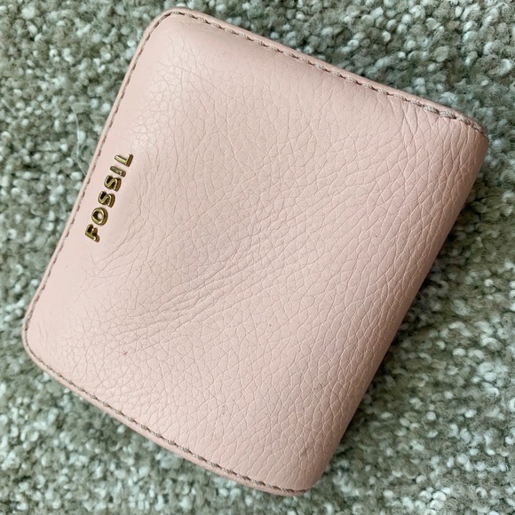 Fossil Handbags - Fossil blush cow hide leather wallet